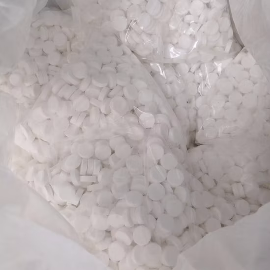 Sodium chimique de pureté de 60% 56% de traitement de l'eau de catégorie industrielle